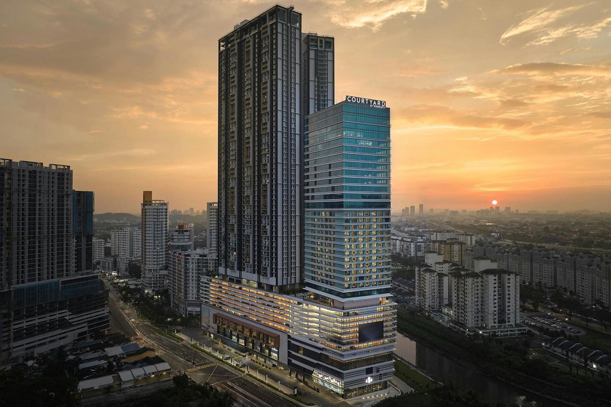 Courtyard By Marriott Kuala Lumpur South Hotel Buitenkant foto